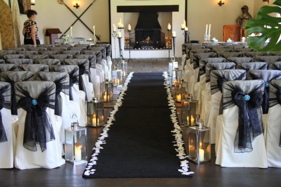 Wedding-ceremony-carpet-and-lanterns