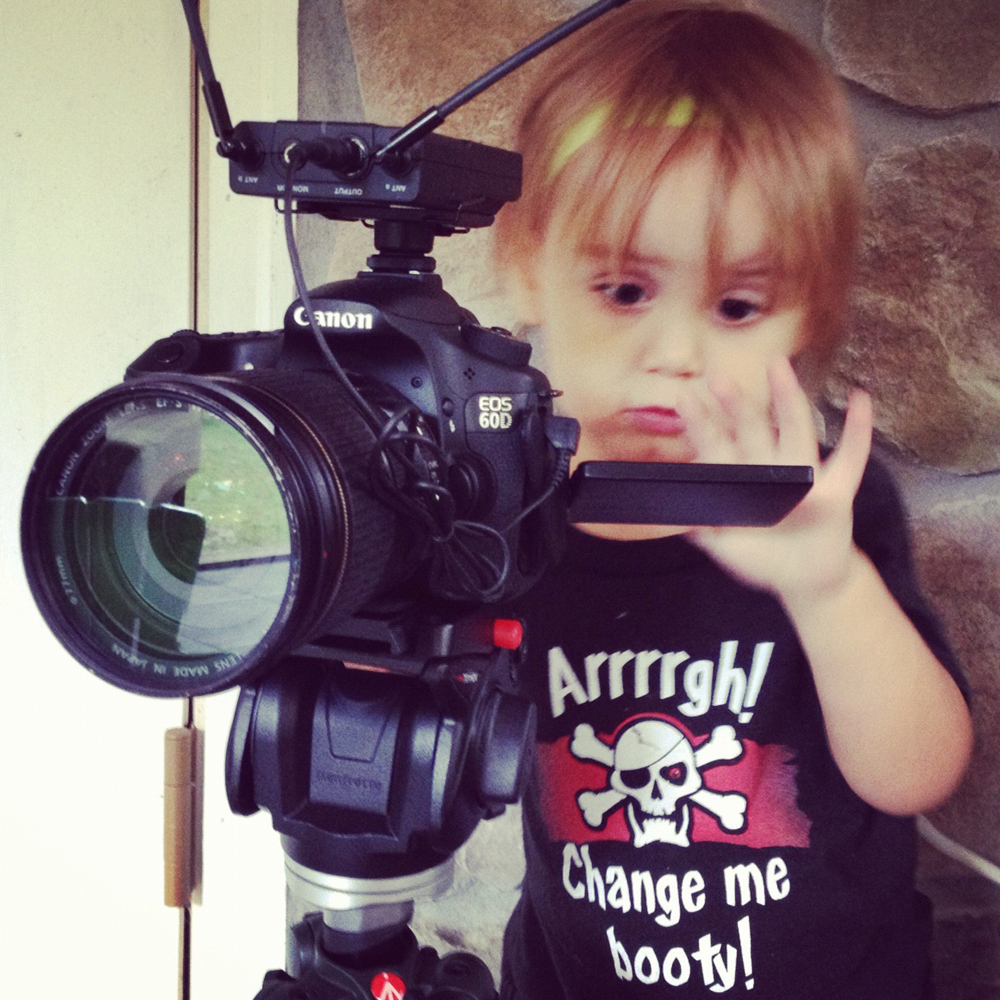 cute_baby_canon_camera1