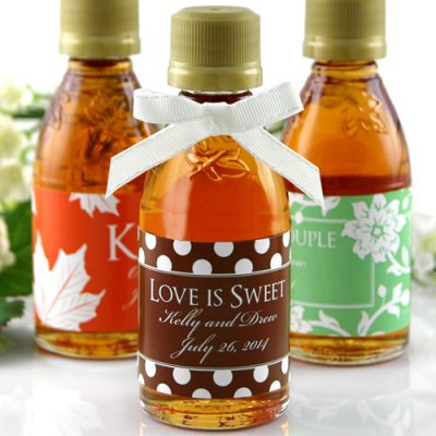 personalized-maple-syrup-wedding-favors