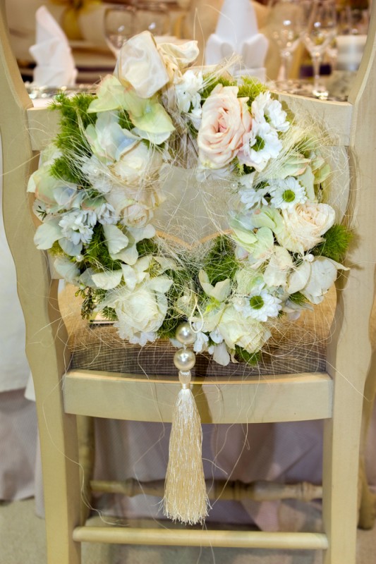 Peachy pink wreath on chair